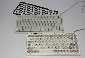 Kompakttastatur Cherry mit und ohne Fingerführhilfe (Gorlo & Todt)